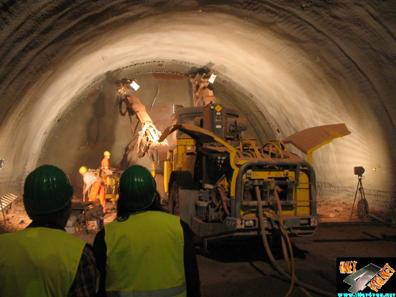 Bau Schmücketunnel BAB71